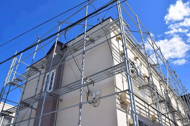 外壁塗装を行っている建物
